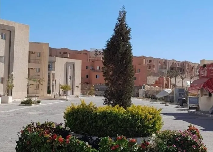 غرفتين اول مكيف بقرية كورنادو مارينا السخنه فيو جاردن و بسين وبحر للعائلات او جروب بنات فقط * Ain Sukhna
