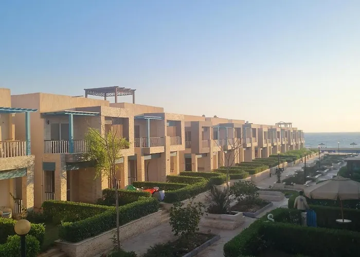 Apartment غرفتين اول مكيف بقرية كورنادو مارينا السخنه فيو جاردن و بسين وبحر للعائلات او جروب بنات فقط