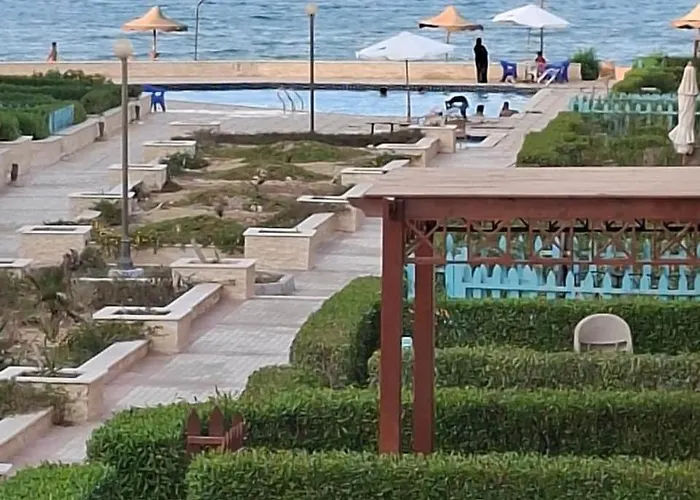 Apartment غرفتين اول مكيف بقرية كورنادو مارينا السخنه فيو جاردن و بسين وبحر للعائلات او جروب بنات فقط Ain Sukhna