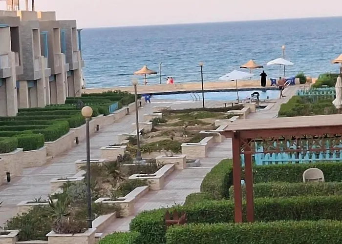 غرفتين اول مكيف بقرية كورنادو مارينا السخنه فيو جاردن و بسين وبحر للعائلات او جروب بنات فقط Ain Sukhna
