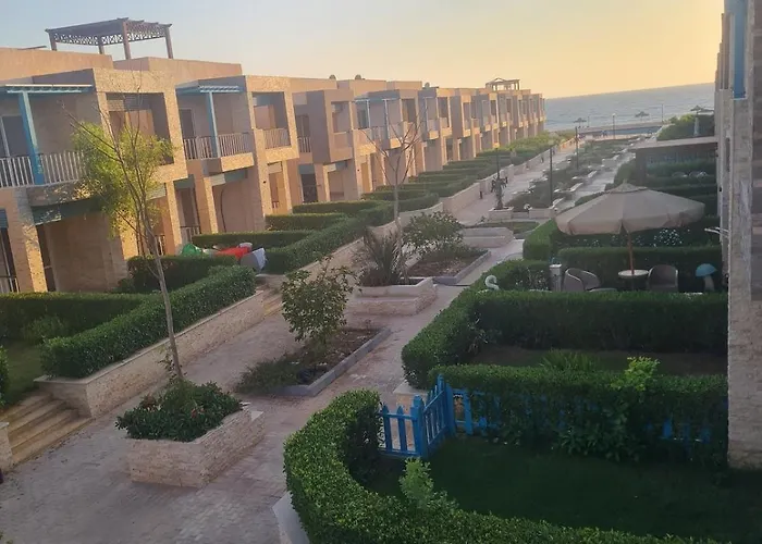 غرفتين اول مكيف بقرية كورنادو مارينا السخنه فيو جاردن و بسين وبحر للعائلات او جروب بنات فقط Apartment Ain Sukhna